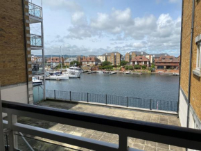 Marina Dreams - couples bolthole with water views